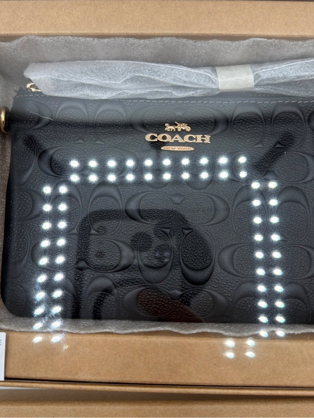 Coach women’s boxed wristlet in black leather - Picture 2 of 3